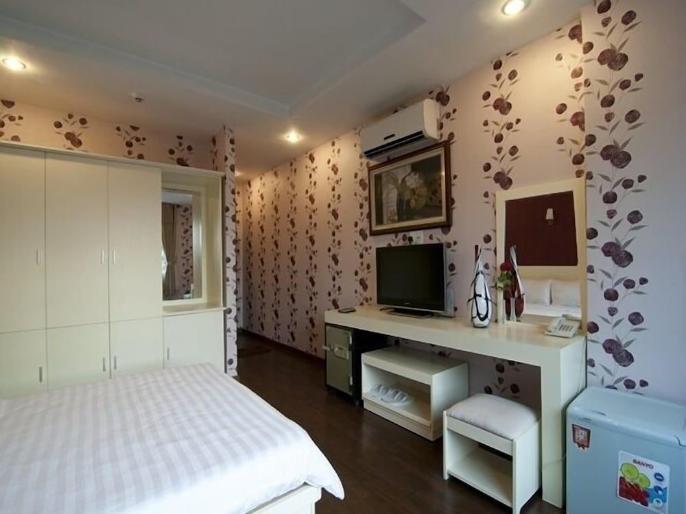 Mi Linh Hotel Room 2