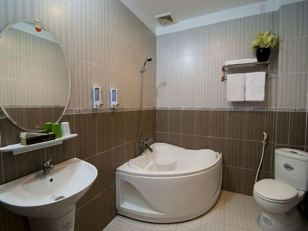 Mi Linh Hotel Room 11