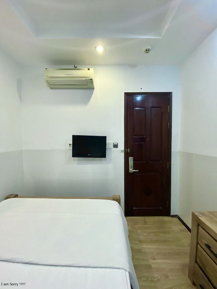 Mi Linh Hotel Standard Double Room 6