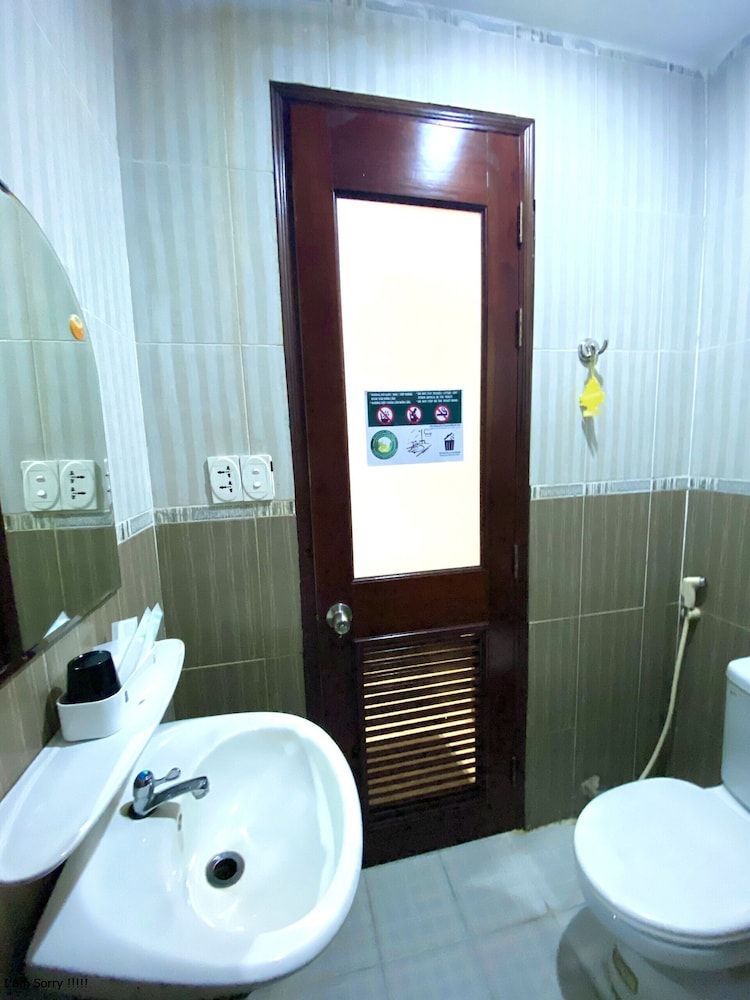 Mi Linh Hotel Standard Double Room 11