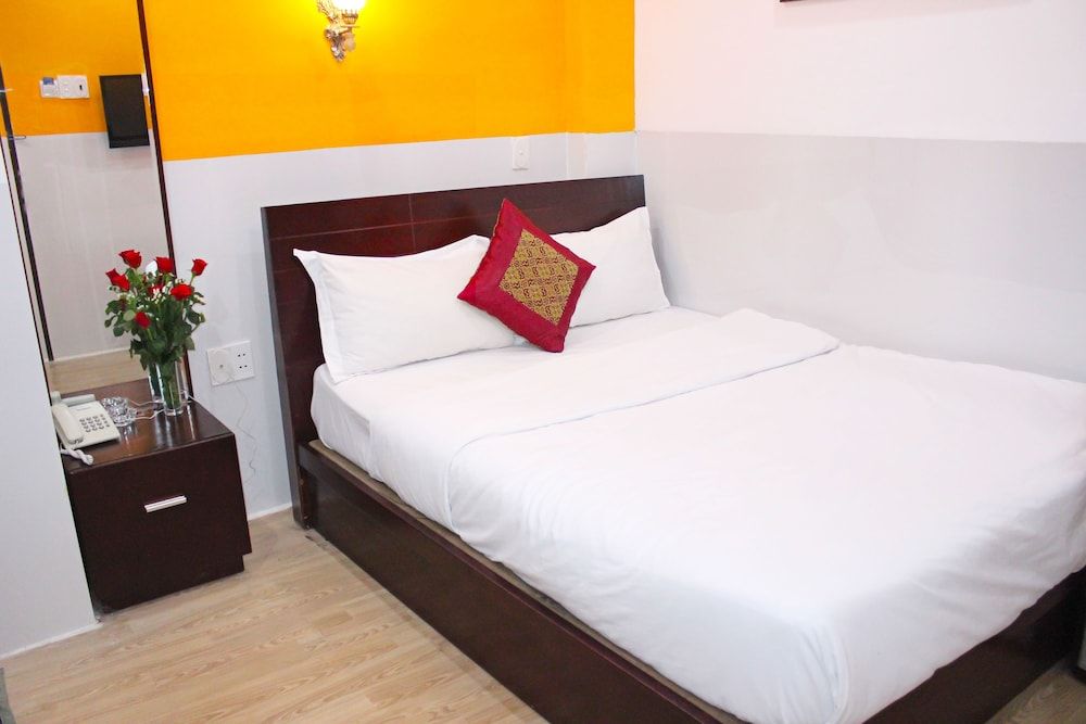 Mi Linh Hotel Standard Double Room 2