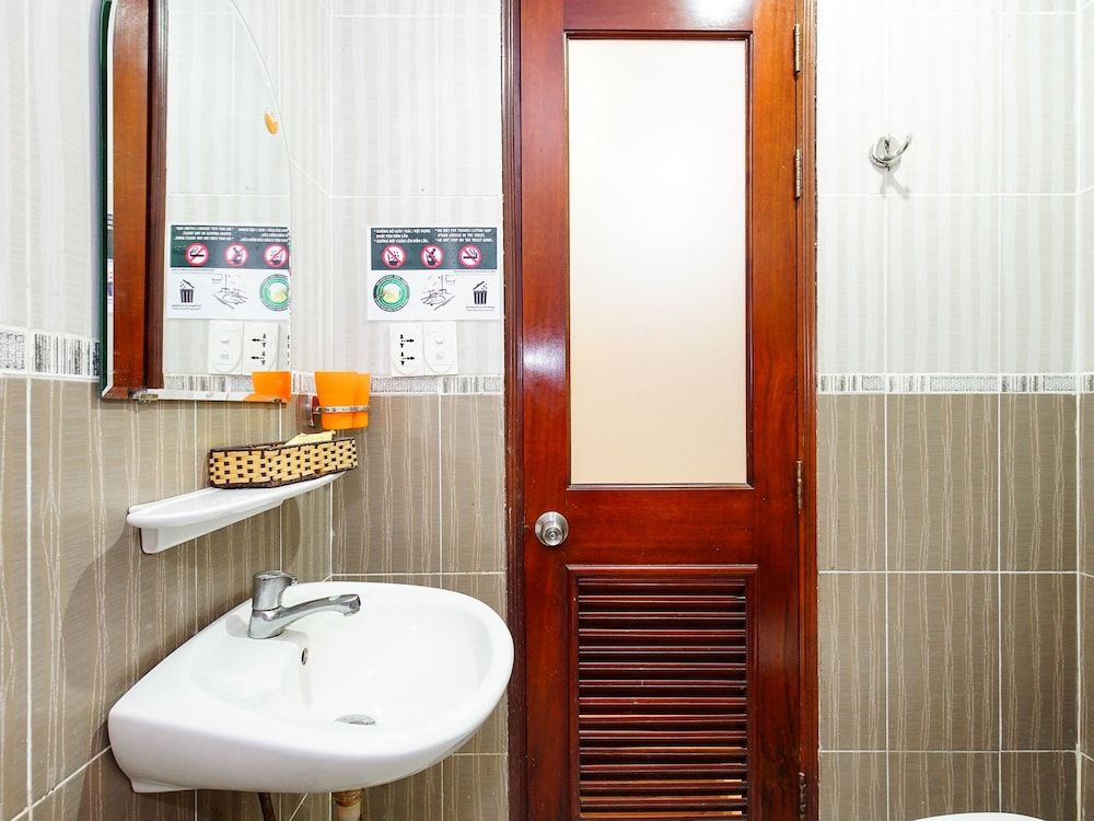 Mi Linh Hotel Standard Double Room 10