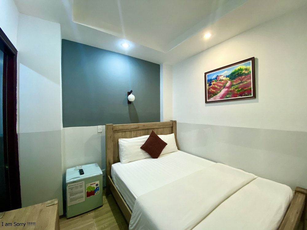 Mi Linh Hotel Standard Double Room 7