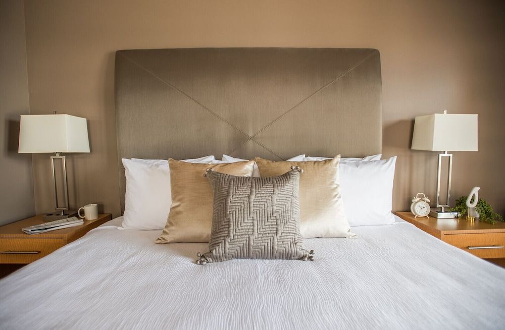 Signature Queen Suite