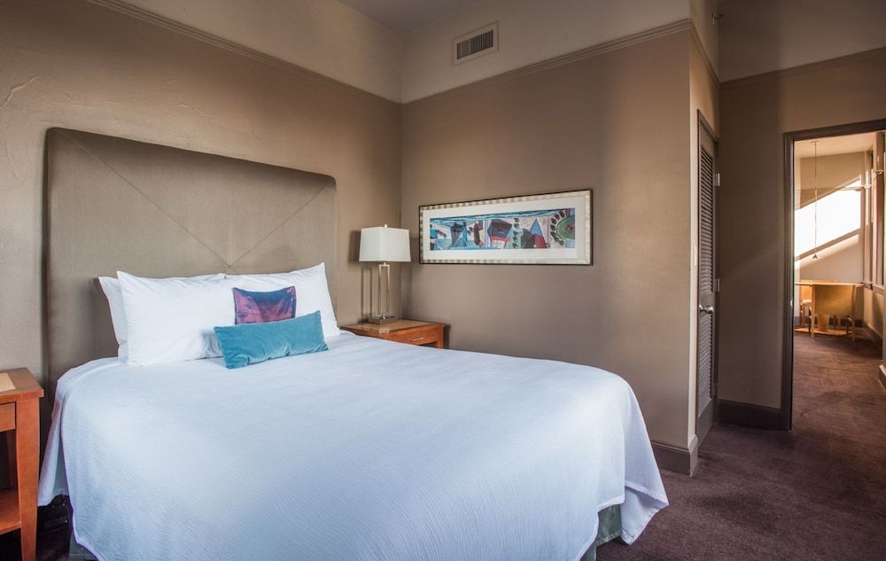 Deluxe Queen Room