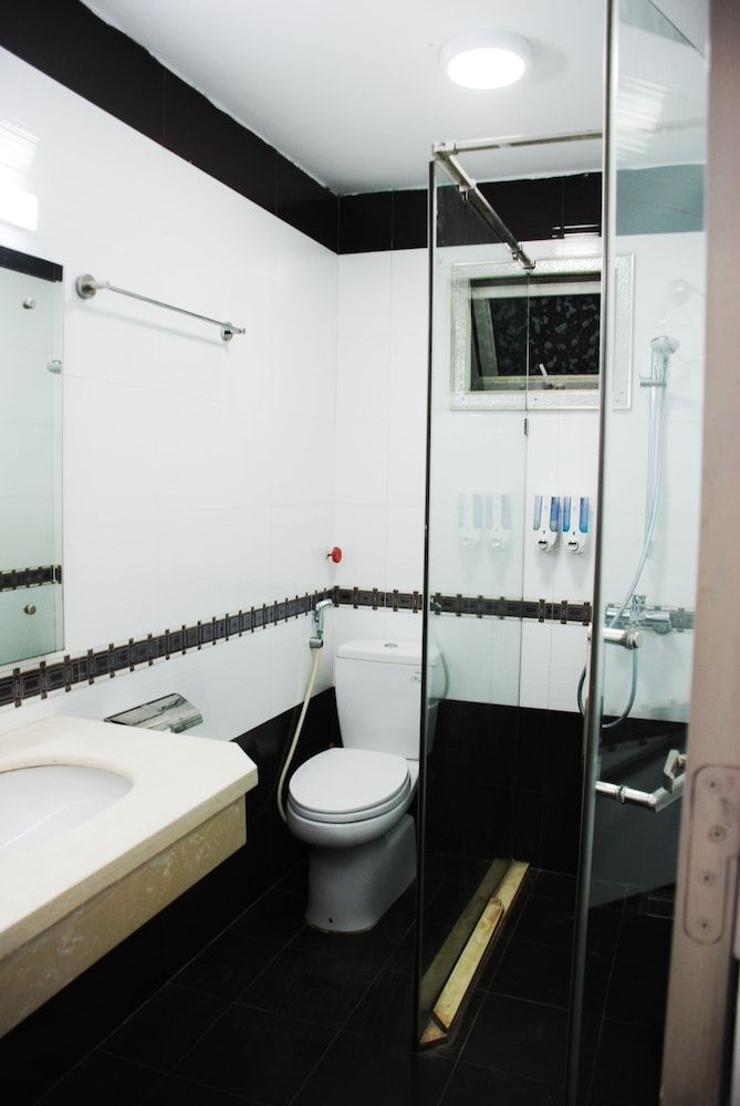 NICE Hotel Deluxe Double Room 8