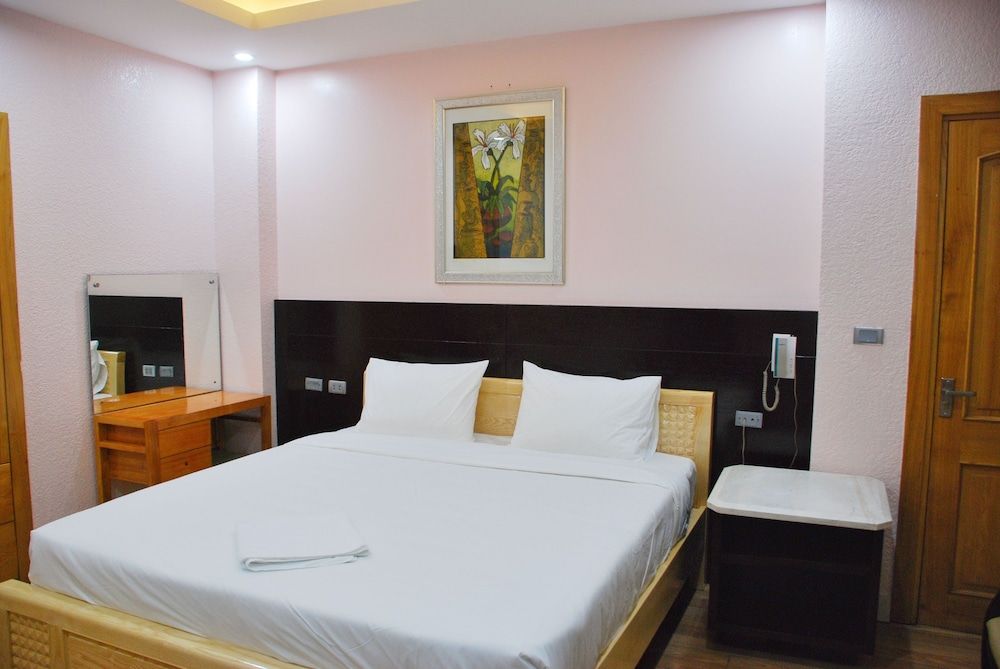 NICE Hotel Deluxe Double Room 5