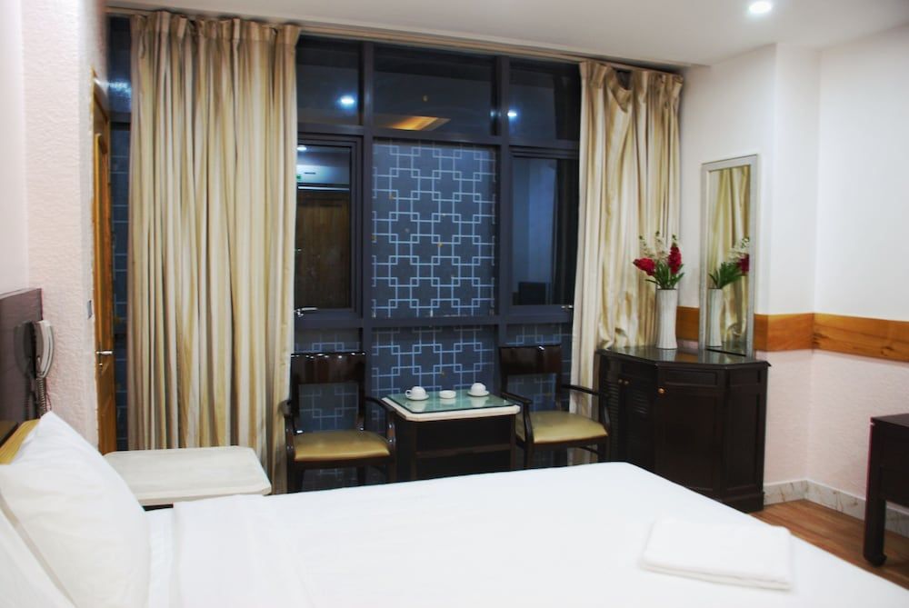 NICE Hotel Deluxe Double Room 4