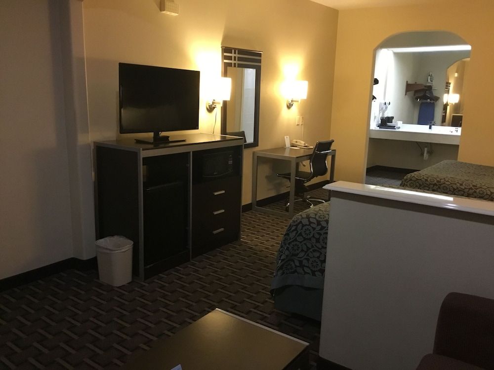 undefined Days Inn & Suites by Wyndham Houston North/Spring 9