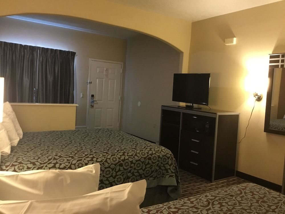 undefined Days Inn & Suites by Wyndham Houston North/Spring 10