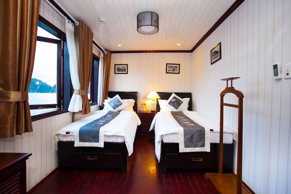 Halong Phoenix Cruiser Luxury Double or Twin Room 2