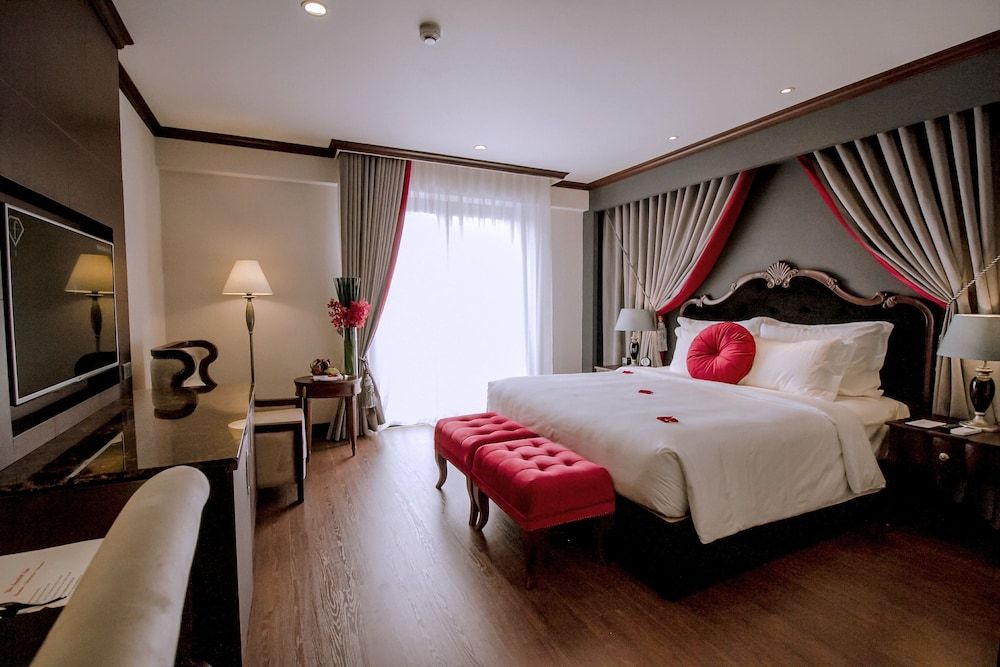 The Scarlett Suite