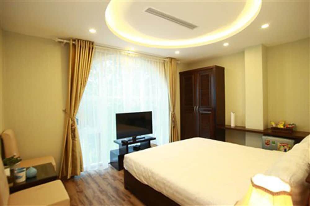 Mayfair Hotel & Apartment Hanoi Superior Room 2