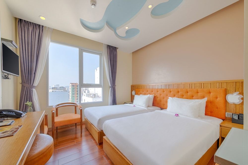 Sea Queen Hotel Superior Twin Room, City View 2
