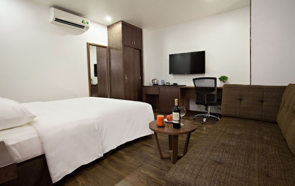 Inearth Hotel Hanoi Superior Double Room, 1 King Bed 3