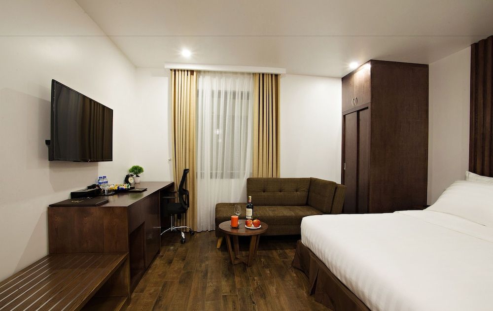 Inearth Hotel Hanoi Superior Double Room, 1 King Bed 4