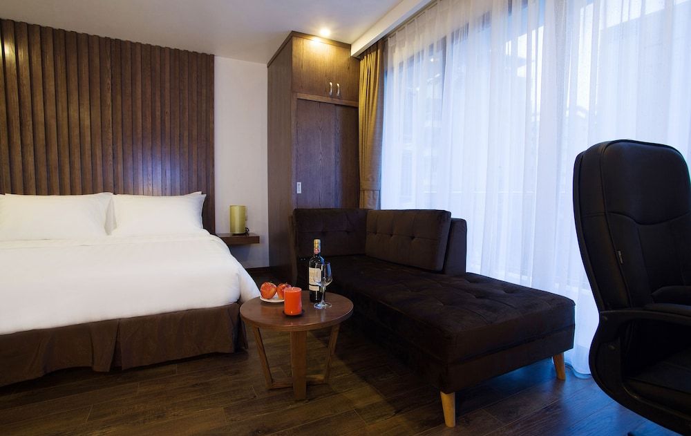 Inearth Hotel Hanoi Superior Double Room, 1 King Bed 9