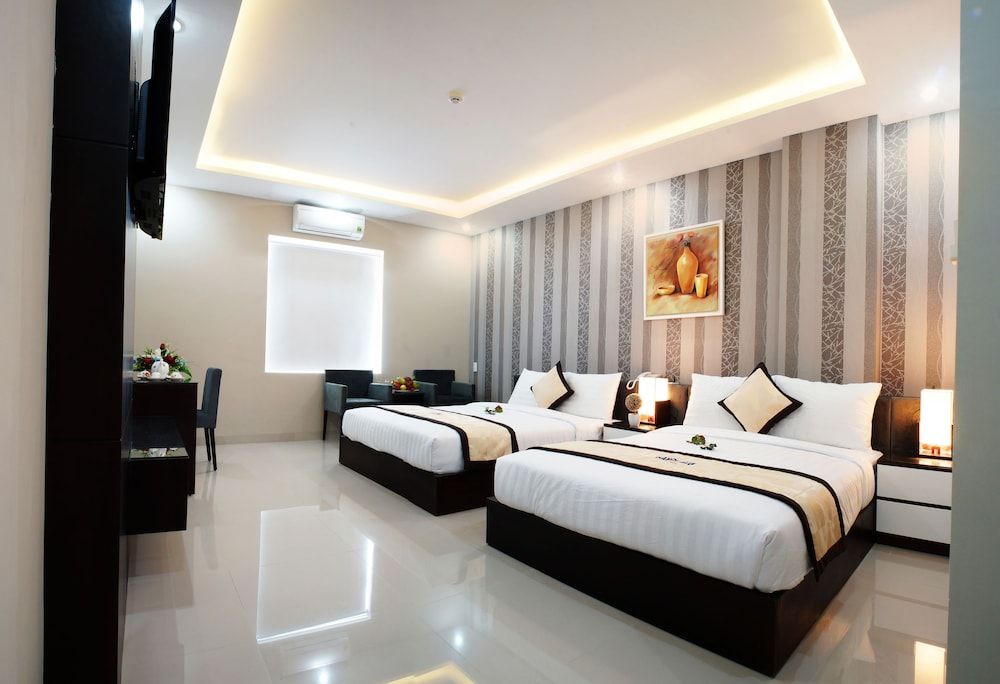 Hanoi Blue Hotel - The Water Front Deluxe Family Room, City view 7