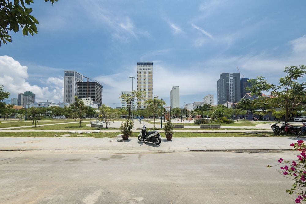 Hanoi Blue Hotel - The Water Front Superior Twin Room, City View 8