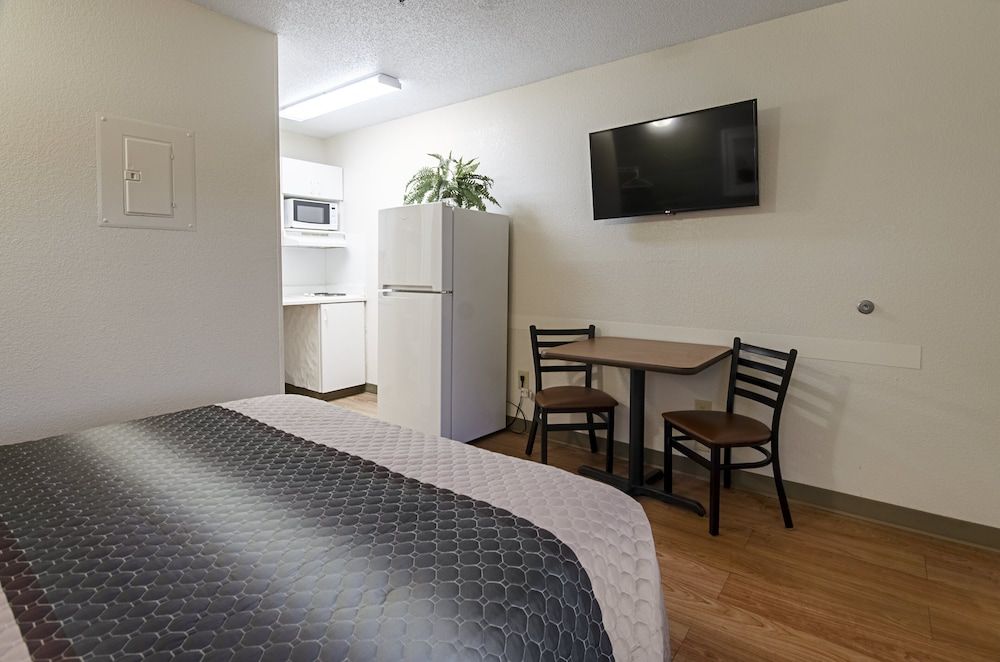 Standard Studio, 1 Queen Bed, Accessible, Non Smoking