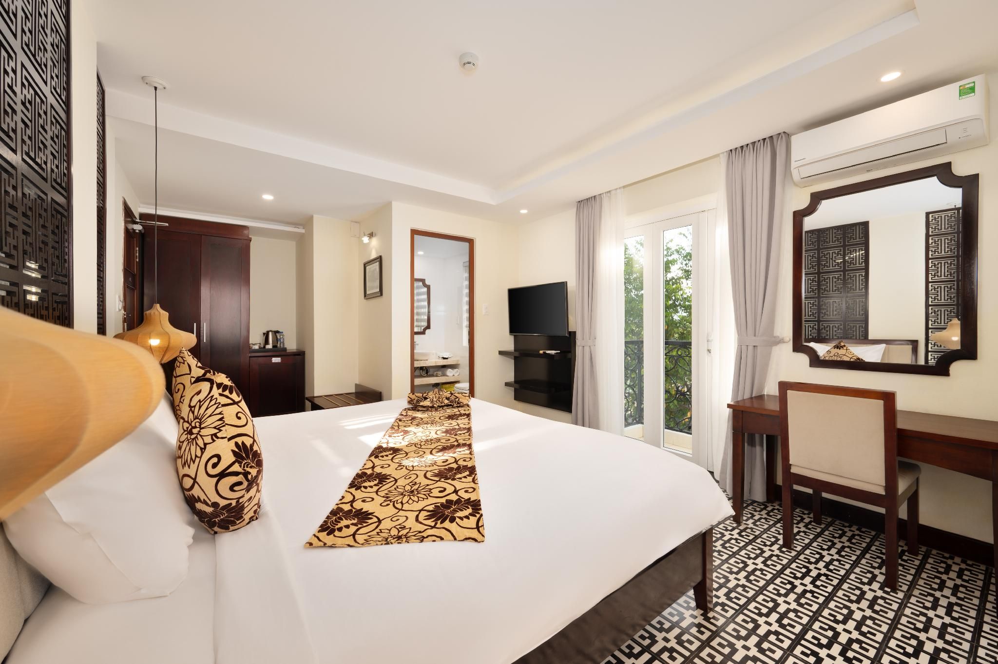 Deluxe Double Room with Balcony