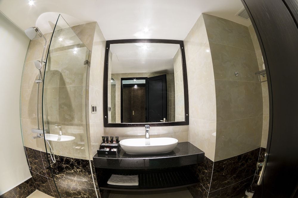 Royal Quang Binh Hotel Suite 2