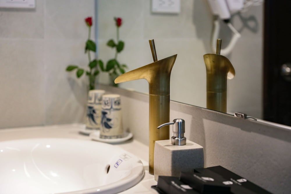 undefined Hanoian Central Hotel & Spa 8