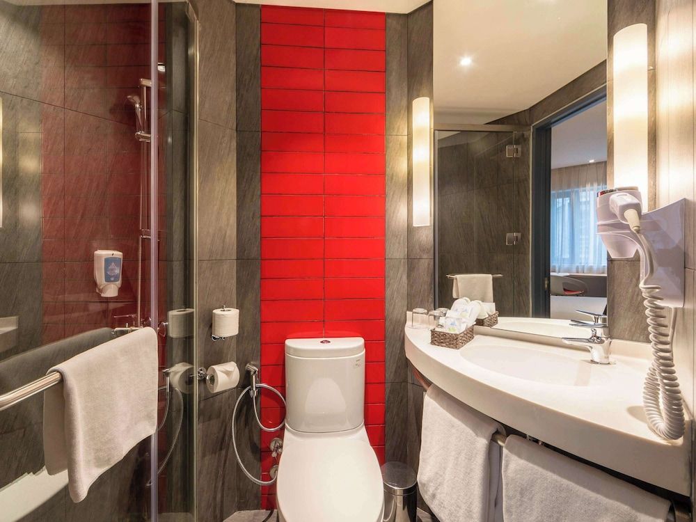 ibis Saigon Airport Standard Room, 1 Queen Bed 8