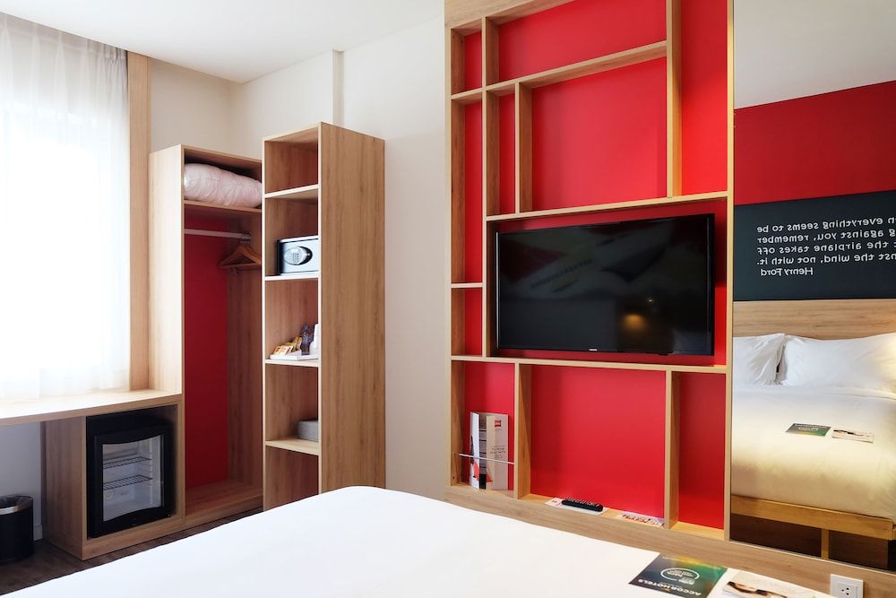 ibis Saigon Airport Standard Room, 1 Queen Bed 10