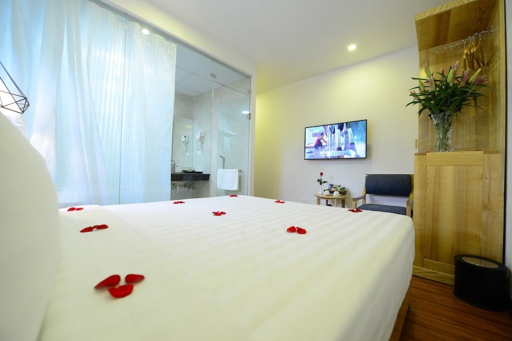 Blue Hanoi Inn Luxury Hotel Superior Double Room, 1 Double Bed 4