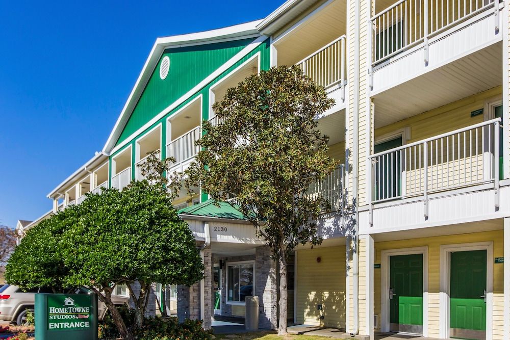 undefined HomeTowne Studios by Red Roof Houston - West Oaks/ Energy Corridor 9