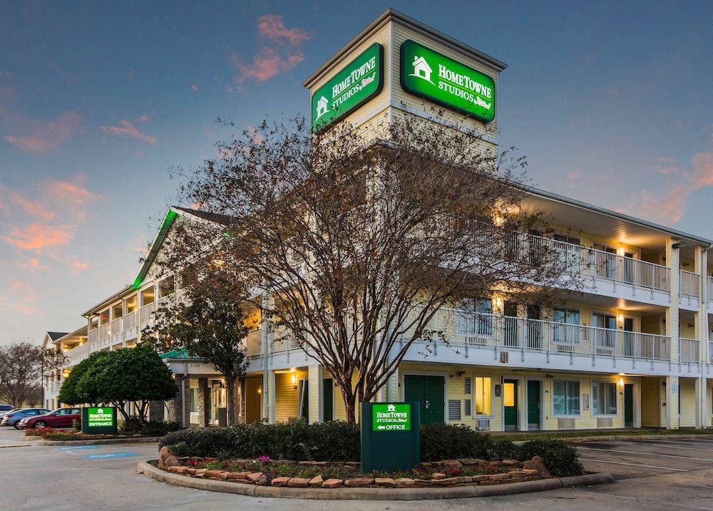 undefined HomeTowne Studios by Red Roof Houston - West Oaks/ Energy Corridor 4