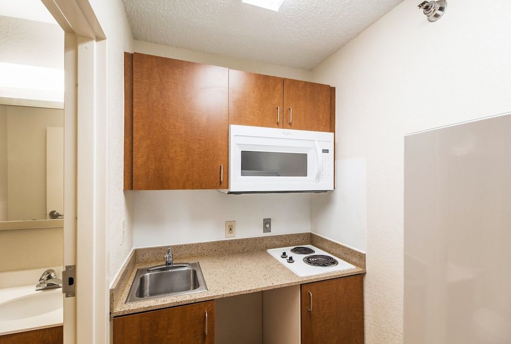 undefined HomeTowne Studios by Red Roof Houston - West Oaks/ Energy Corridor 10