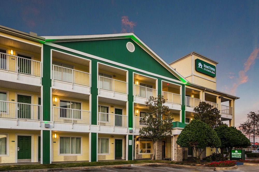 undefined HomeTowne Studios by Red Roof Houston - West Oaks/ Energy Corridor 6