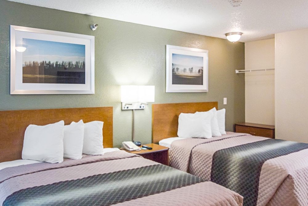 undefined HomeTowne Studios by Red Roof Houston - West Oaks/ Energy Corridor 2