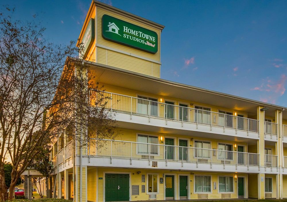 undefined HomeTowne Studios by Red Roof Houston - West Oaks/ Energy Corridor 7