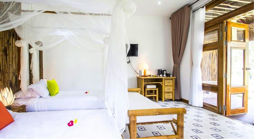 The Island Lodge Mekong River View Twin 4