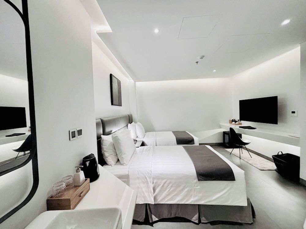 LEGEND Boutique Hotel Standard Twin Room 4