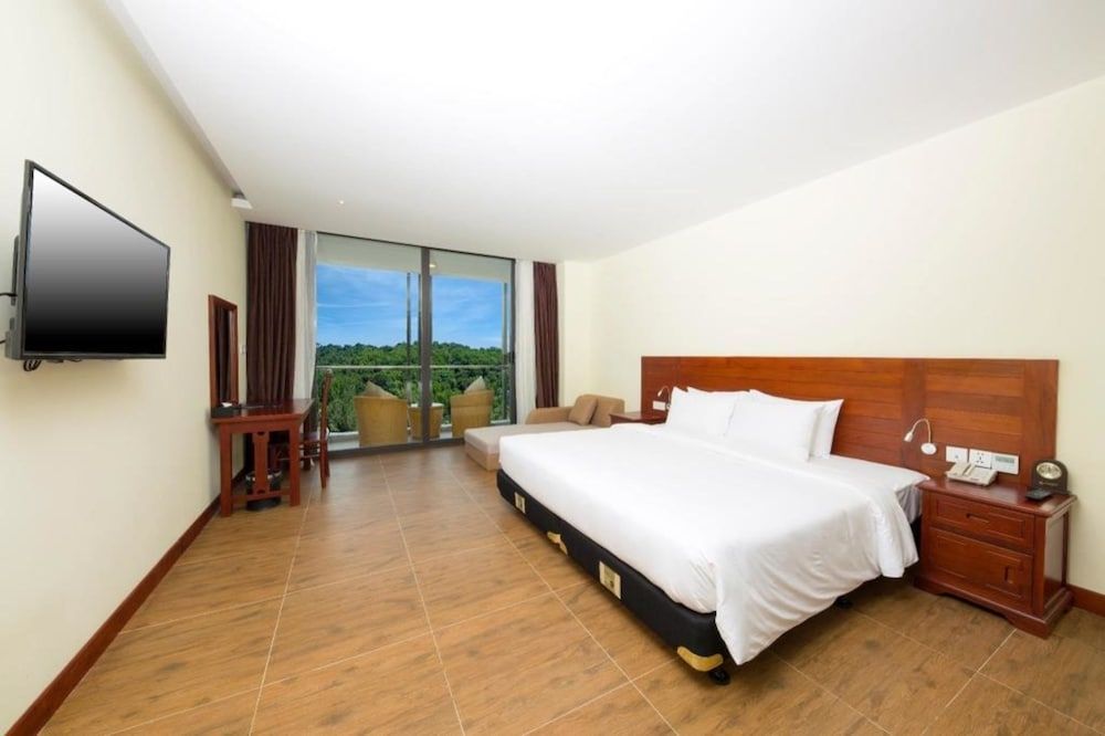 Amarin Resort & Spa Phu Quoc Deluxe Double or Twin Room, Hill View 3