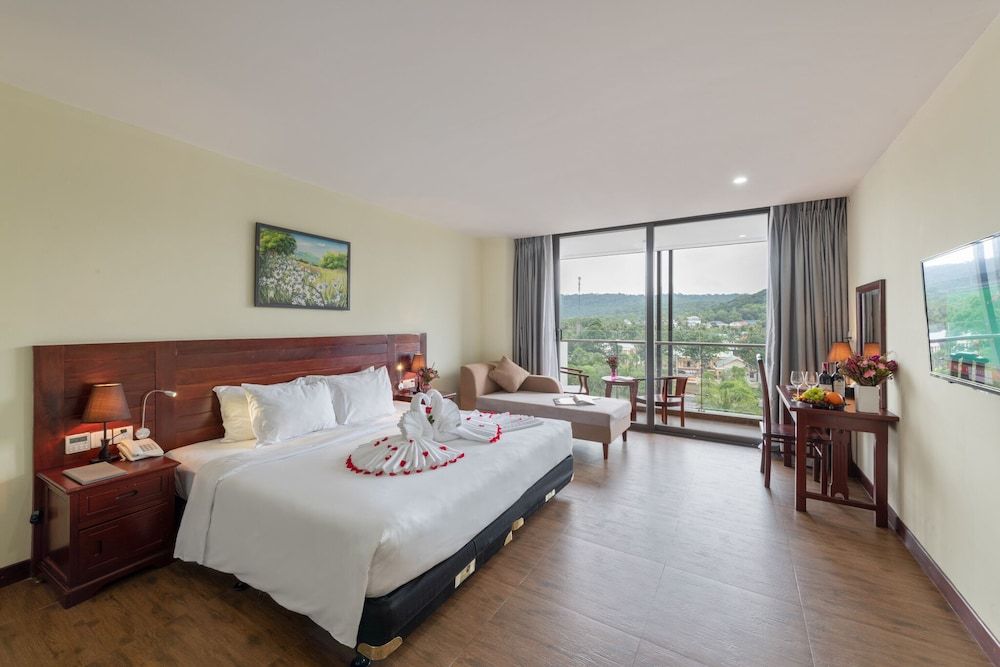 Amarin Resort & Spa Phu Quoc Deluxe Double or Twin Room, Hill View 2