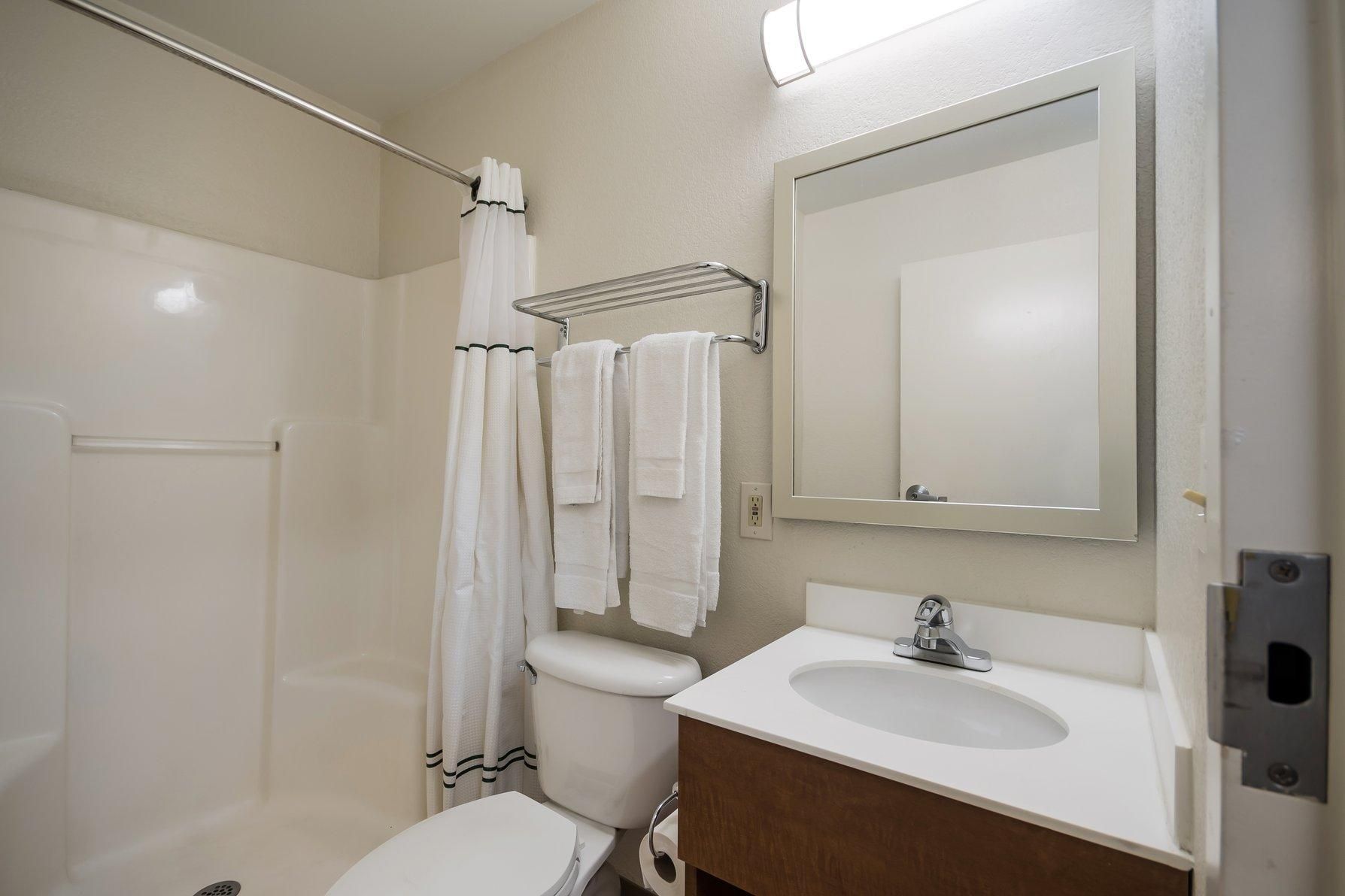 Studio 2 Queen Beds with Walk-In Shower Non-Smoking