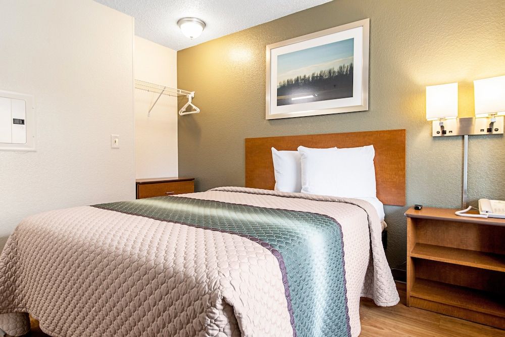 HomeTowne Studios Tacoma - Puyallup Standard Studio, 1 Queen Bed, Non Smoking