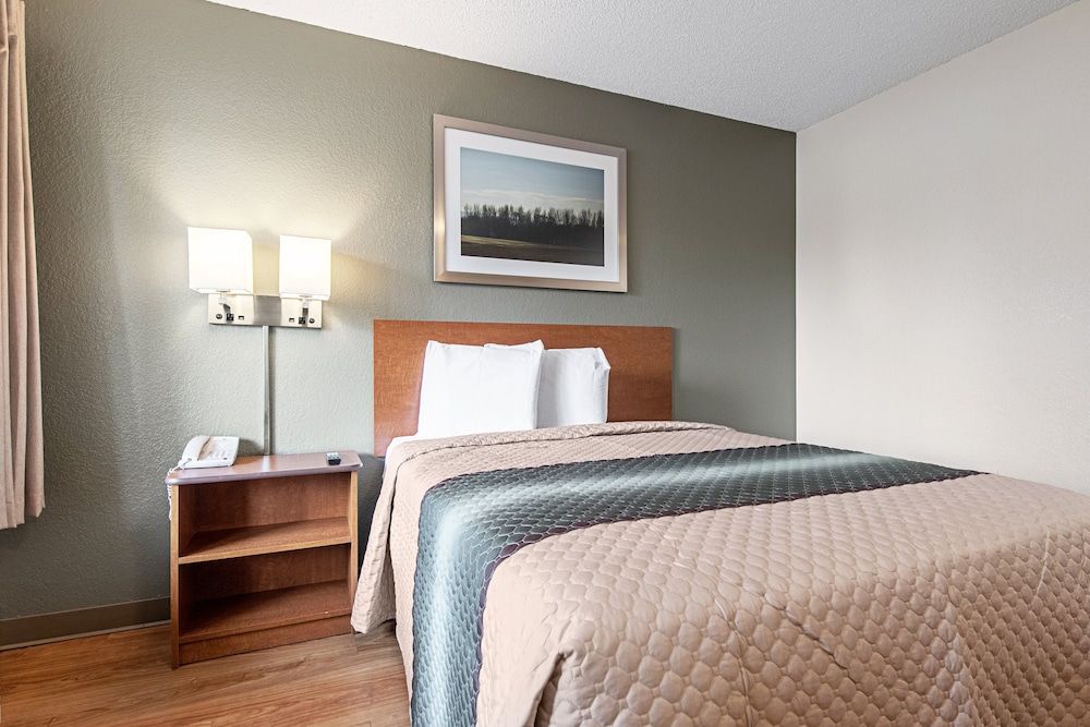 HomeTowne Studios Tacoma - Puyallup Standard Studio, 1 Queen Bed, Accessible, Non Smoking