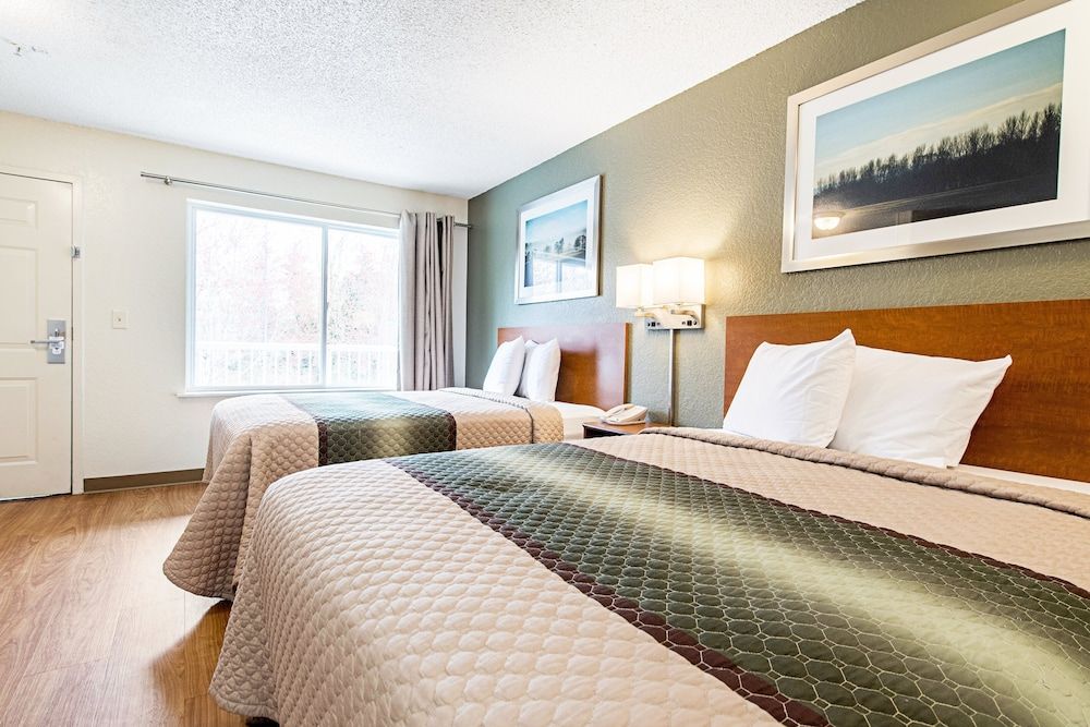 HomeTowne Studios Tacoma - Puyallup Standard Studio, 2 Queen Beds, Non Smoking