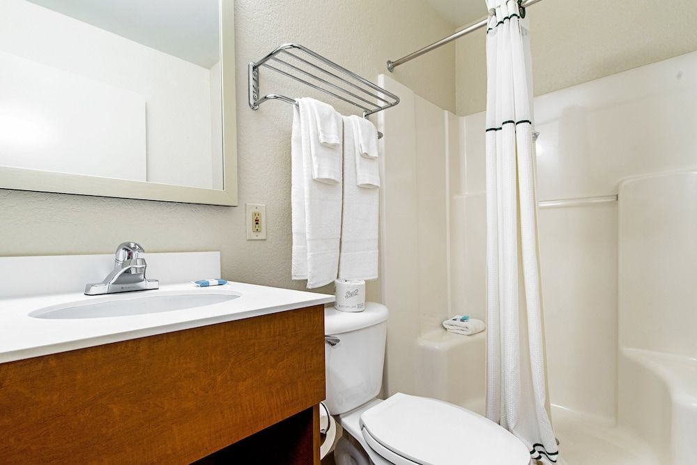 HomeTowne Studios Tacoma - Puyallup Standard Studio, 1 Queen Bed, Non Smoking 2