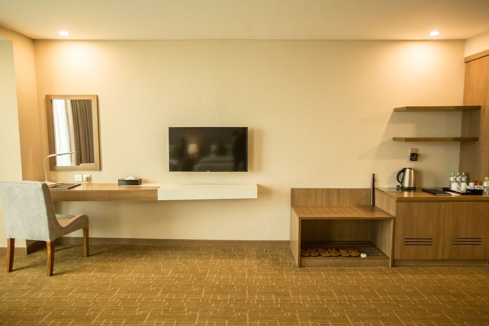 Muong Thanh Luxury Phu Tho Hotel Deluxe Triple Room 6