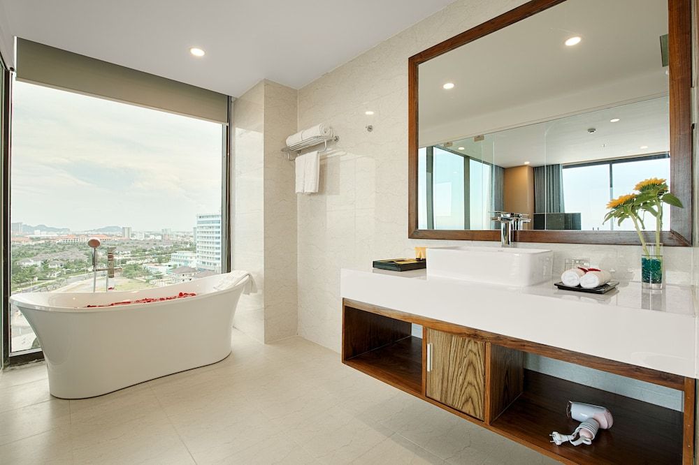 undefined Yarra Ocean Suites Danang 7
