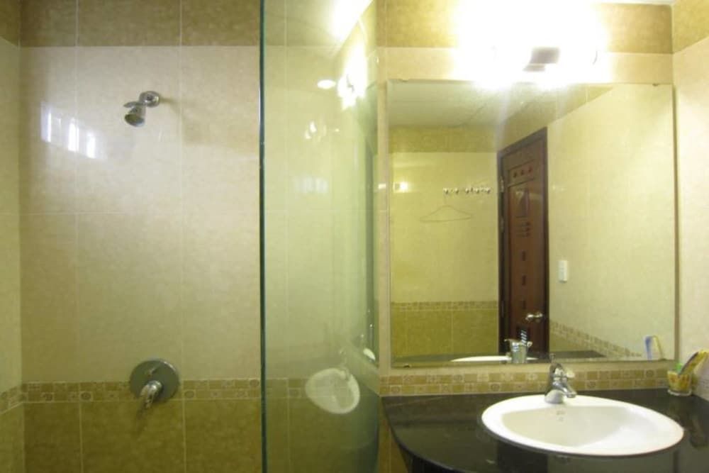 Quy Thanh Hotel Standard Double Room 3