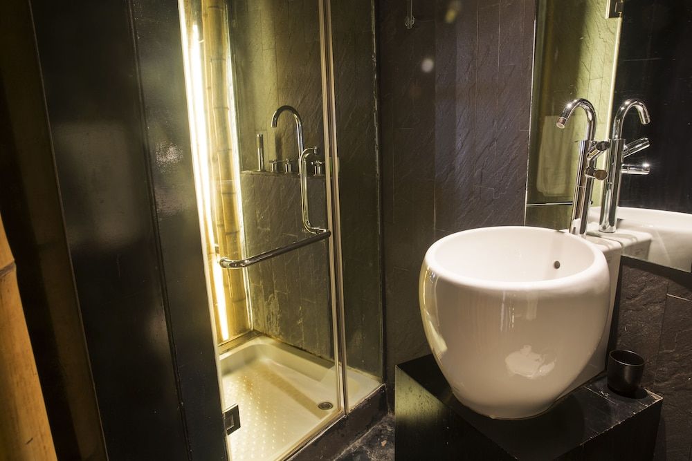 Thang Long Espana Hotel Deluxe Double or Twin Room, 1 Bedroom, City View 17