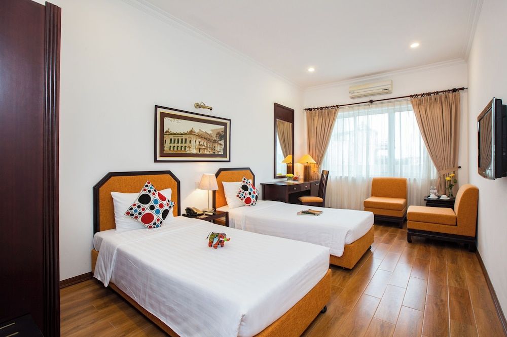 Thang Long Espana Hotel Deluxe Double or Twin Room, 1 Bedroom, City View 6